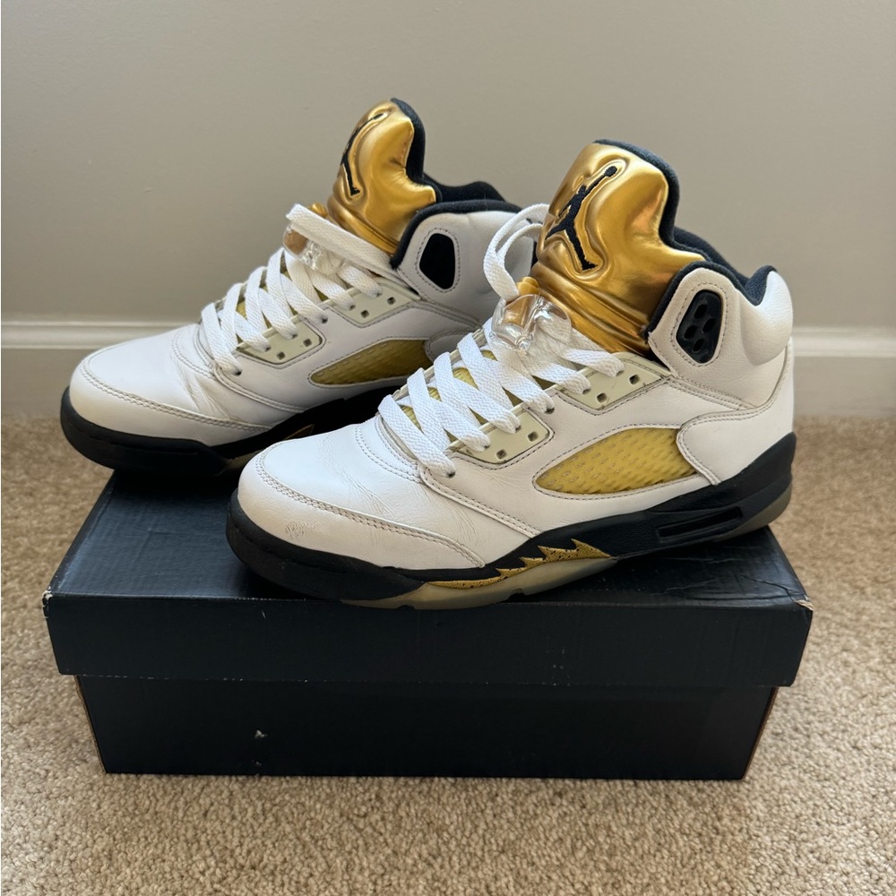 AIR JORDAN 5 RETRO BG WHITE/BLACK-METALLIC GOLD COIN ‘OLYMPIC’ SIZE 6Y